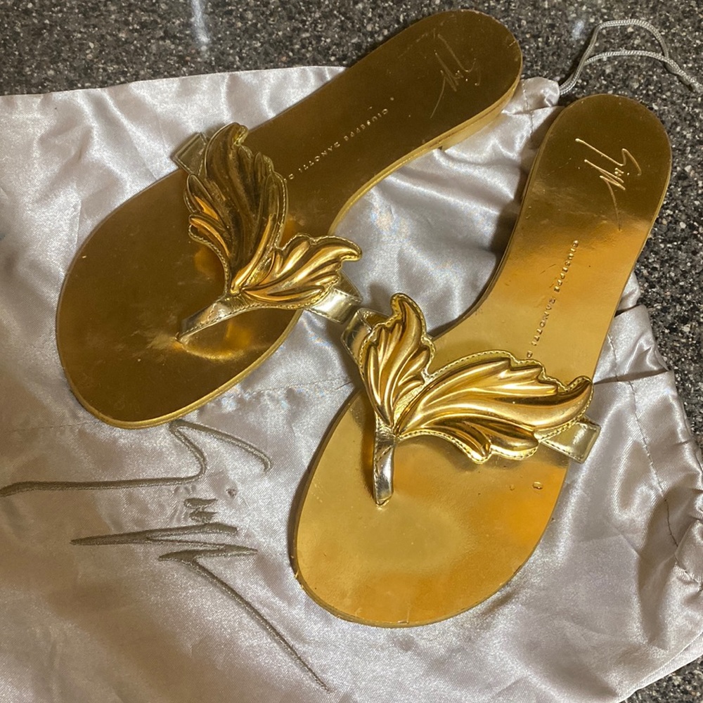 Guiseppe zanotti flat cruel sandals /Gold /size 39